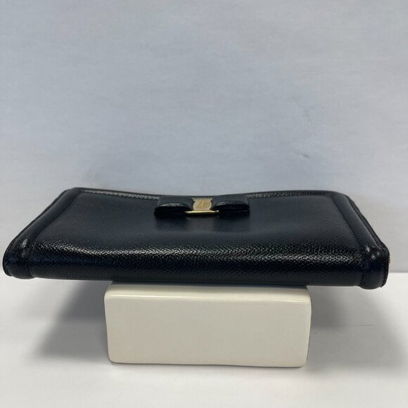 Ferragamo Vara Bow L-Zip Black Leather Wallet - Preowned - Picture 3 of 13